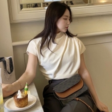 셀린느 트리오페 월렛 온 스트랩