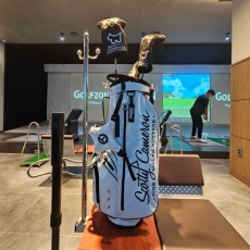 스카티카메론 화이트실버 스텐드백