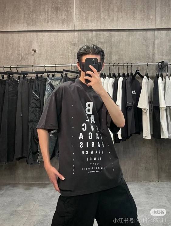 발렌시아가 티셔츠