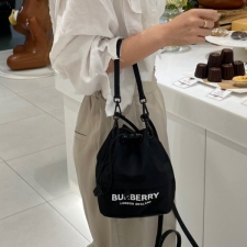 버버리 포이베 파우치 버킷백
