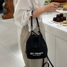 버버리 포이베 파우치 버킷백